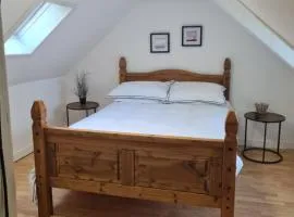 Fisherman Cottage - ideal for Trades and couples part of Langley Serviced Apartments Has outside steps