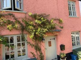Sausage Cottage in Oakford Village 4 Bed Garden Local Pub, hotel i Oakford