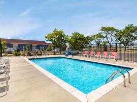 Super 8 by Wyndham Lenexa Overland Park Area/Mall Area, hotel v destinácii Lenexa
