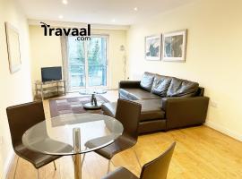 Dzīvoklis Travaal.©om - 2 Bed Serviced Apartment Farnborough pilsētā Fārnborova