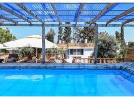 Puy Villa Bazelet with Private Pool in Tiberias、ティベリアのホテル