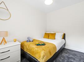 Walsall - 4 Bedroom House, Wi-Fi, Garden , Sleeps 8 - JRR Stays, hôtel à Bescot près de : Gare Bescot Stadium