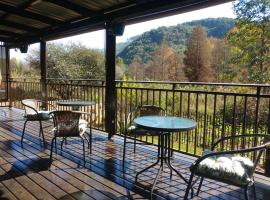 Ebeneezer Self-Catering Guesthouse in the Lowveld, hótel í Sabie