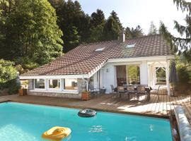 LE CHALET BLANC - JACUZZI / PISCINE / SAUNA, Hotel in Gérardmer