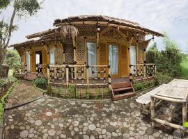 Bamboo Village by Villa, hotel em Lembang