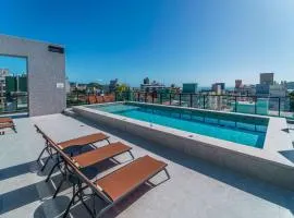 Adra 205 - Apartamento no centro de Bombinhas - Rooftop com piscina e academia - À poucos metros da praia - (Consultar serviços de roupas de cama e banho)