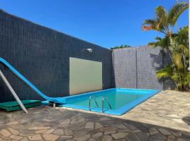 Casa com piscina Balneario Ipanema PR, хотел в Понтал до Парана