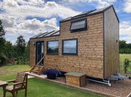 The Ashmere Tiny House, hotel with parking in Coldingham