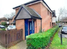 Maidenhead - 1 Bed Modern Flat - Private Entrance