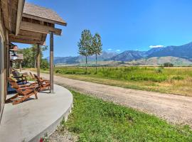 Dreamy Mountain-View Cabin Near Yellowstone!, hotel en Livingston