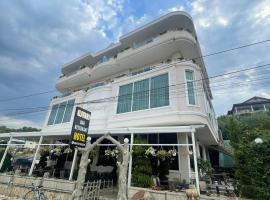 HOTEL UJVARA, khách sạn ở Belsh-Qendra