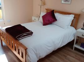 Kents guesthouse accommodation, aluguel de temporada em Kilmacthomas