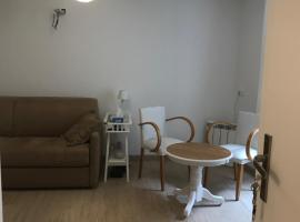 Chambre cosy 25m2, hotel with parking in Collobrières