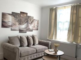 New look flat In Waterloo, hotel dekat Stasiun Kereta Bawah Tanah Lambeth North, London