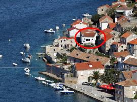 Apartments by the sea Vis - 8525