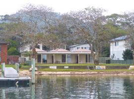 Lorsens on the River - Shoalhaven Heads, holiday home in Shoalhaven Heads