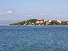 Apartments by the sea Necujam, Solta - 11090