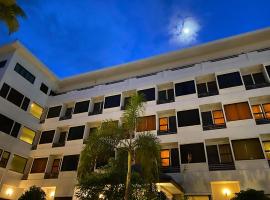 Naraigrand Hotel (โรงแรมนารายณ์แกรนด์), five-star hotel in Chai Badan