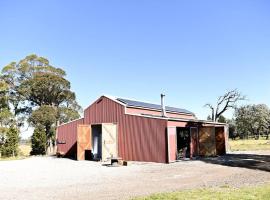 Farm Stay Unique Barn in Southern Highlands, hotel with parking in Joadja Creek