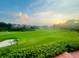 Beautiful Apartments at Tarudhan Valley Golf Resort, Manesar, hotel para golfe em Gurgaon