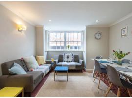 Wells City Centre, Quiet Mews House, sleeps 6, vacation home in Wells