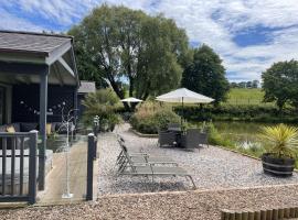 Kingfisher Lodge, South View Lodges, Exeter, hotel en Exeter