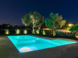 Incantevole Villa con piscina, hotel v mestu Santo Spirito