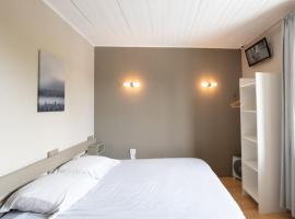 Chez Jostel - Chambre 6: Genay şehrinde bir otoparklı otel