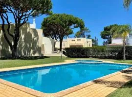 MouraAccomodation - 4BD - Terrace - Golf - AC - Shared Pool