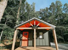 Cabin #10 One Bedroom W Kitchenette, hotel di Hartwell