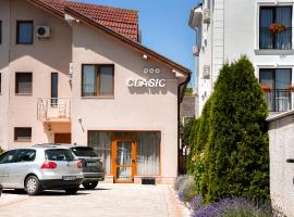 Pensiunea Clasic Hunedoara – hotel z parkingiem w mieście Băcia