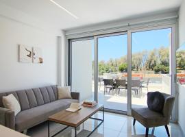 Phaedrus Living - Seaside Deluxe Flat Harbour 112, hotel a Paphos
