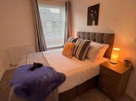 Stay at The Penn! 5 Bedroomed home in Treharris, hotel with parking in Treharris