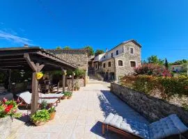 Mes Maisons Gardoises, Two Gites sleeping 13 with Two Private pools, Kids Room, Laundry, Disco, free WiFi, Linen and Dog's are Welcome
