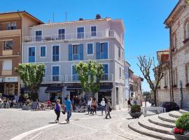 Numana appartamenti: la tua casa in centro a pochi passi dal mare, хотел в Нумана