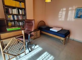 Ioannis - Zimmer mit Zugang zu Terrasse, vacation rental in Gavrolímni