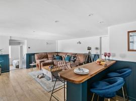 Coombe Bank - Seaboard spirit, contemporary chic with parking close to beach, khách sạn ở Teignmouth