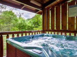 Alpenhaus Cozy Log Cabin - 2 Bedrooms, Hot Tub, amazing location!, hotel in Pigeon Forge