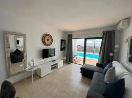 Oasis Blue - beautiful 1 bedroom apartment on private complex with pool