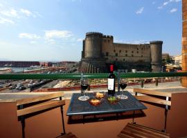 AnGiò holiday rooms, hotel i nærheden af Napoli Færgehavn, Napoli