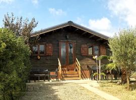 Chalet en bois "Le Libellule", hotel v destinaci Sigean