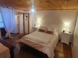 charmante maison de village, khách sạn ở Saint-Jean-du-Bruel