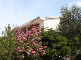 Apartments with a parking space Starigrad, Paklenica - 6614, hotel i Marasovići