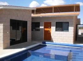 CASA CON SUITS DE LUJO, 2 JACUZZI Y ALBERCA PRIVADA cerca DE LA REDONDA