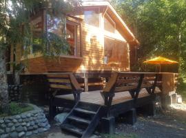 CASA CON PLAYA PUCURA, hotel em Licán Ray