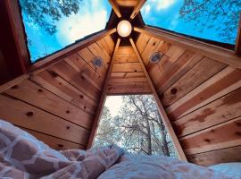 Pequeña cabaña mágica con chimenea interior, kemp v destinaci Arteaga