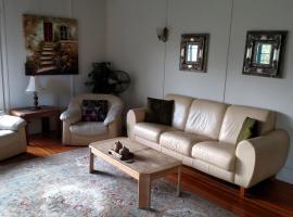 Cozy Cabernet Cabin, hotel in Geyserville