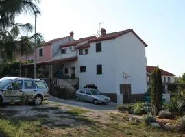 Apartments with parking space Dajla, Novigrad - 6935