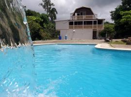 Casa Grande Vacation Home and Events Venue, hotel familiar en Río Grande