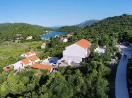 Apartments with swimming pools Zrnovska Banja, Korcula - 8335